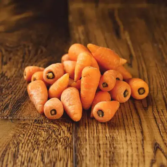 Chantenay Carrots (V1344_P5)