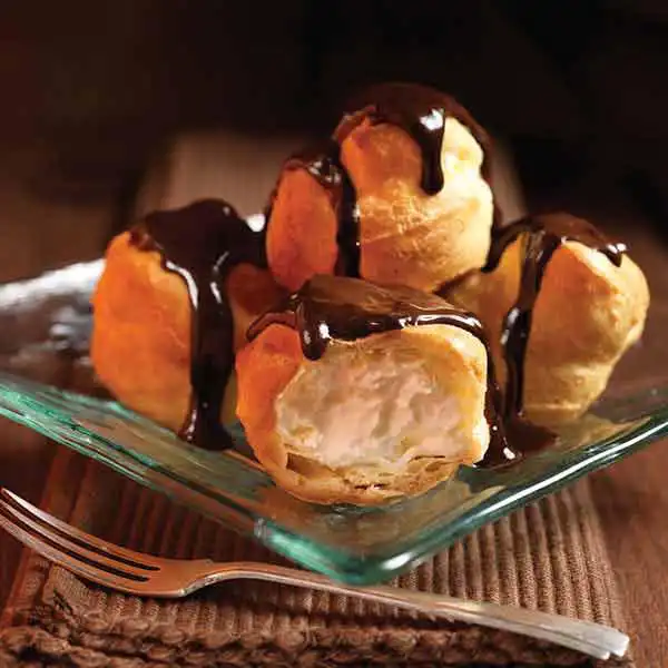 Profiteroles with Chocolate Sauce (163402p1)