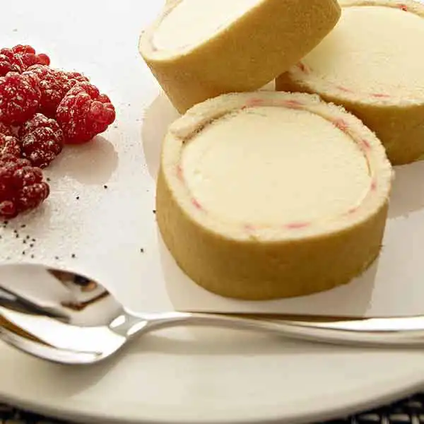 Raspberry Ripple Ice Cream Sponge (1932p1)