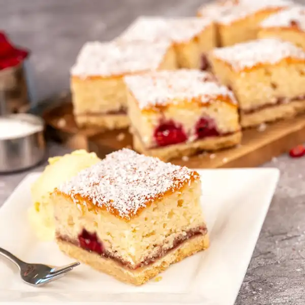 Raspberry & Coconut Tray Cake (7401p1)