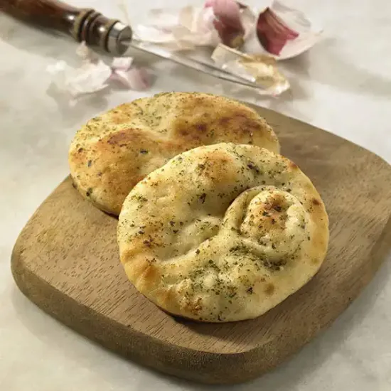 Round Mini Garlic & Coriander Naan Bread (6557p1)