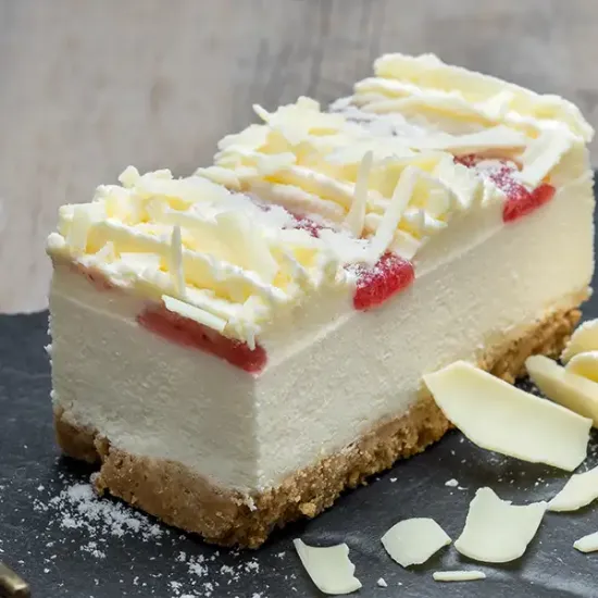 Strawberry & Cream Cheesecake Slice with Devon Clotted Cream  (74109p1)