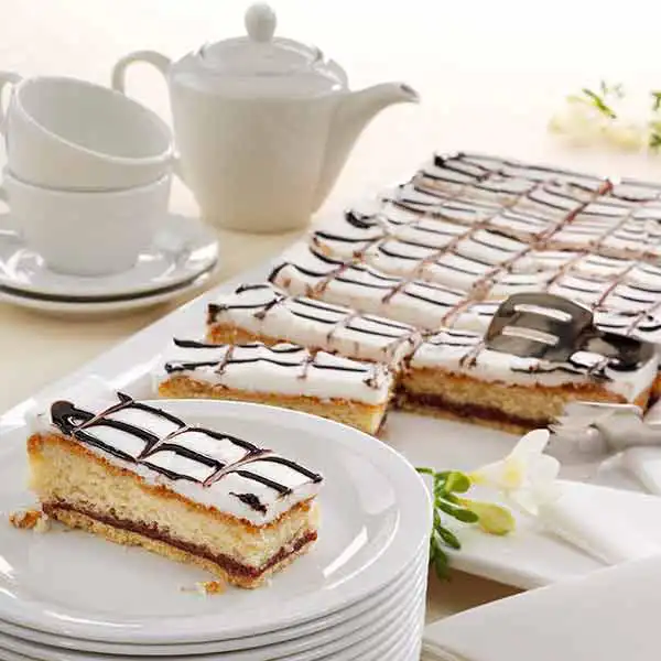 Bakewell Tart Slice (7395p1)