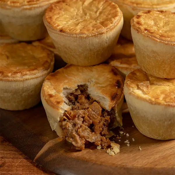 Buffet Savoury Mince & Onion Pie (58000p1)