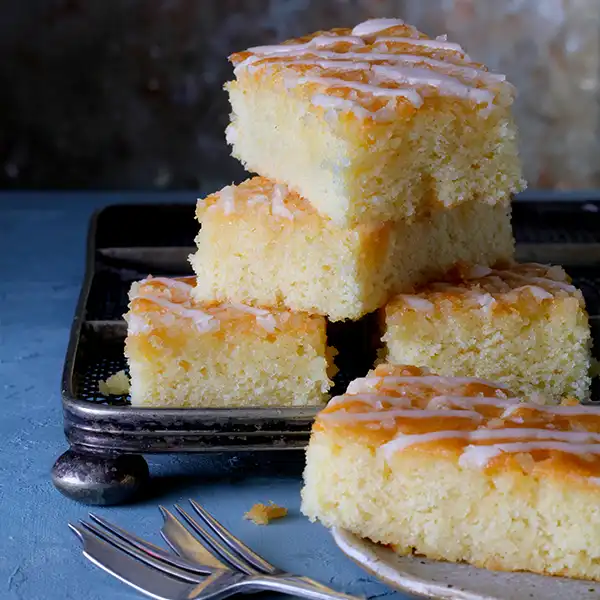 Lemon Drizzle Slice (1115p1)