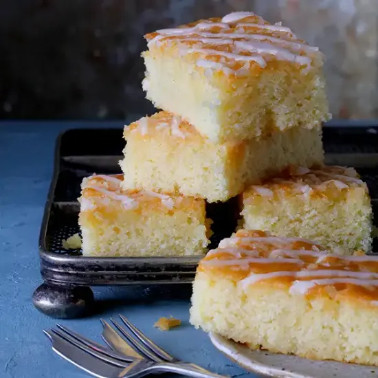 Lemon Drizzle Slice (1115p1)