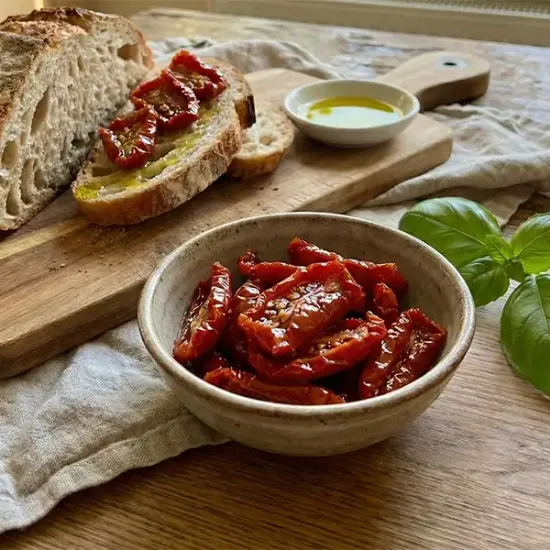 Semi Dried Marinated Tomato Segments in Oil (a21085p1)