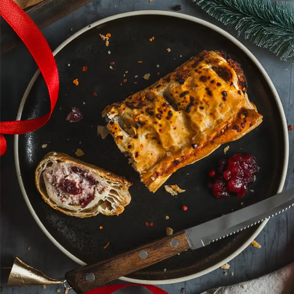 Turkey, Bacon & Cranberry Sausage Roll (turkey-bacon--cranberry-sausage-rollp1)
