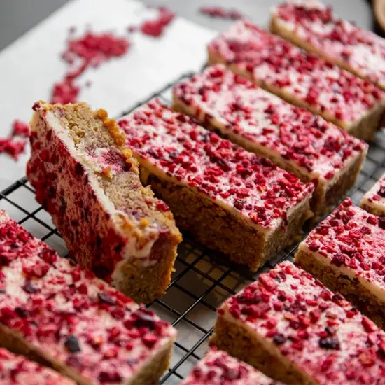 Berry & Yoghurt Flapjack (berry--yoghurt-flapjackp1)