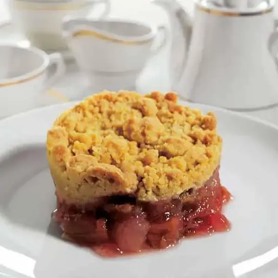 Apple & Rhubarb Crumbles (7373p1)
