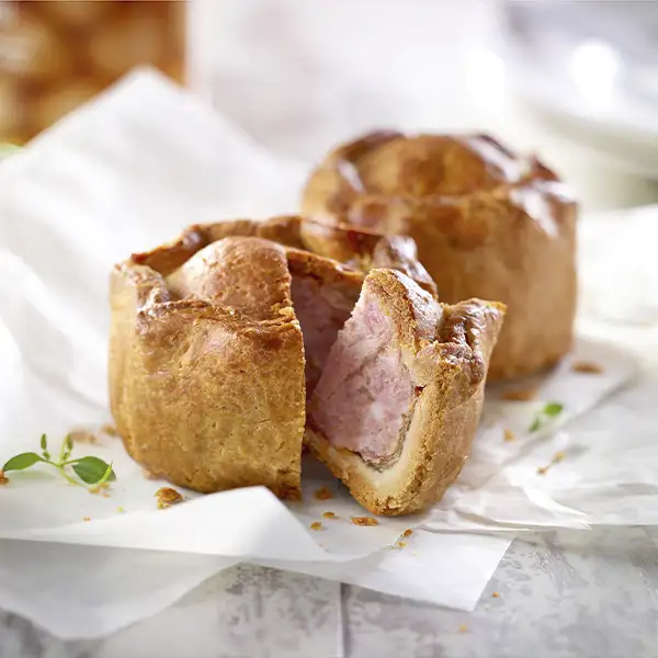 Small Hand Raised Pork Pie (2581p1)