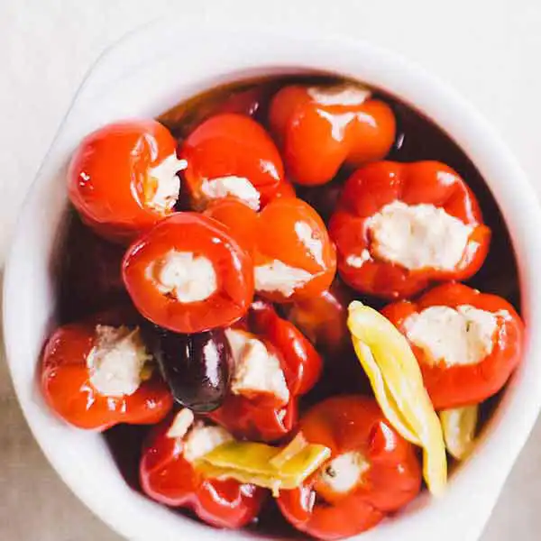 Sweet Round Chillies with Soft Cheese (z2534p1)
