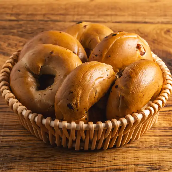 Cinnamon & Raisin Bagel (065298p1)