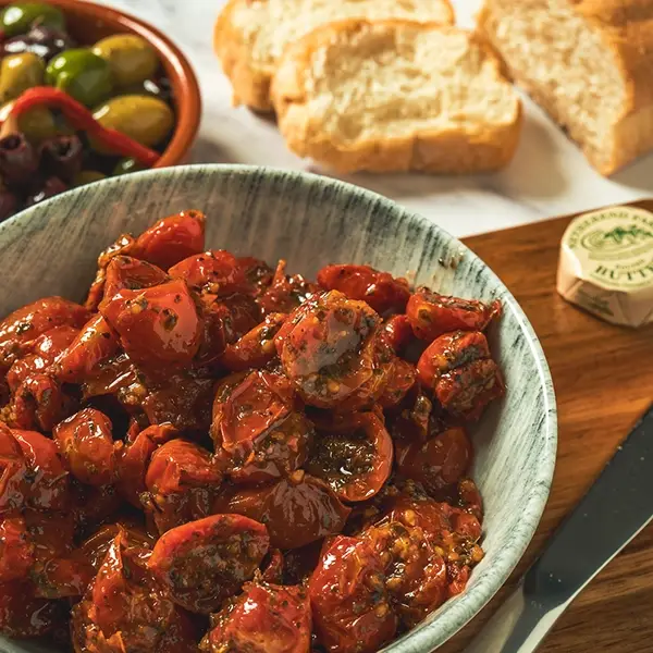Slow Roasted Cherry Tomato Halves In Basil Marinade (z2504p1)