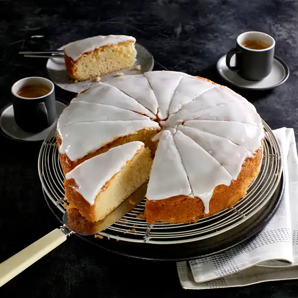 Iced Lemon Drizzle Cake (1134p1)