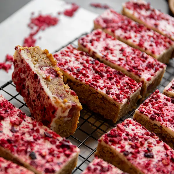Berry & Yoghurt Flapjack (343547p1)