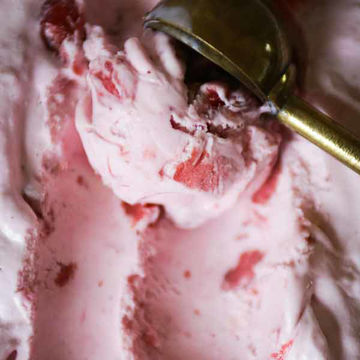 Picture of Yorvale Strawberry Sensation Ice Cream (4x5L)