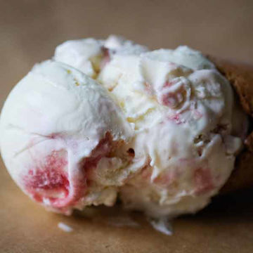 Picture of Yorvale Raspberry Cheesecake Ice Cream (4x5L)